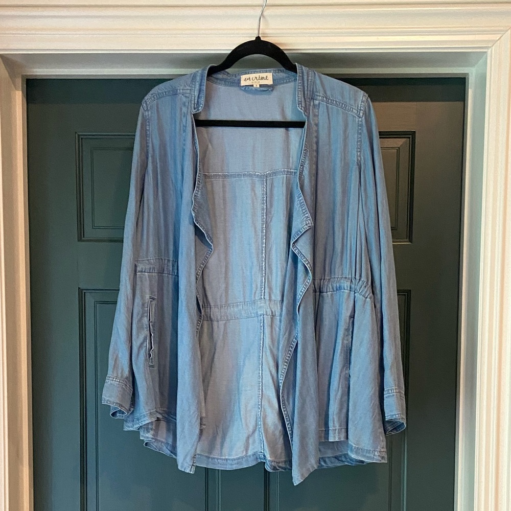 Chambray jacket, brand is en créme. Size S